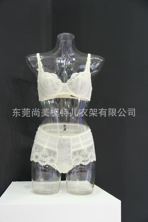 內衣服裝展示